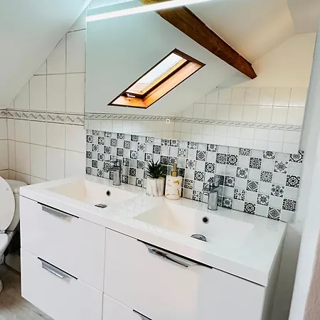 Hostel Petite Cozy Dans Maison Bezons
