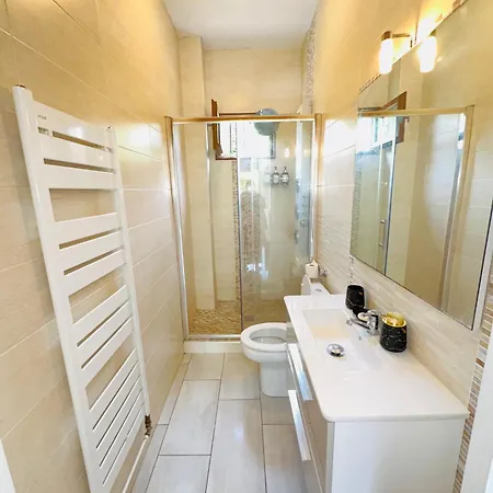 Petite Dans Maison *