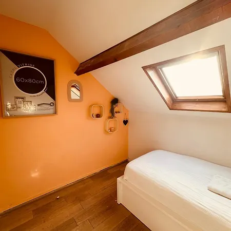 Hostel Petite Cozy Dans Maison Bezons