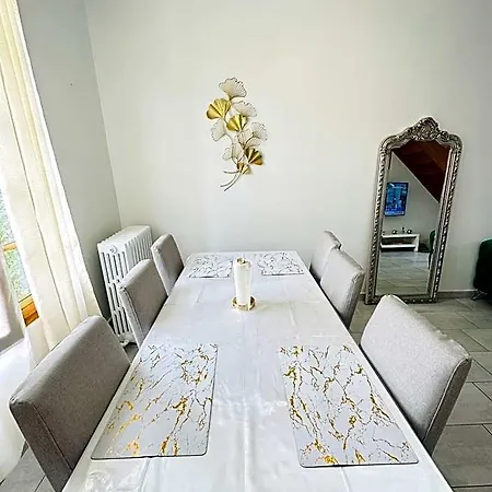 Hostal Petite Cozy Dans Maison Bezons